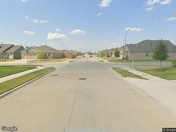 Exterior Neighborhood (street photo)