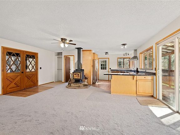 4th image of 224 Wild Rose Dr