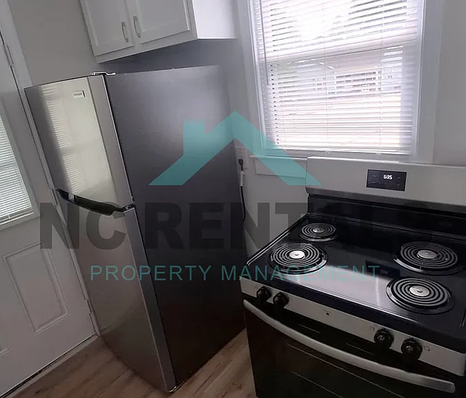 1323 Mayfair Ave — Photo 6