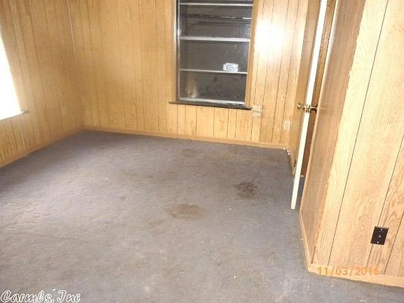 5th image of 903 S Lake St