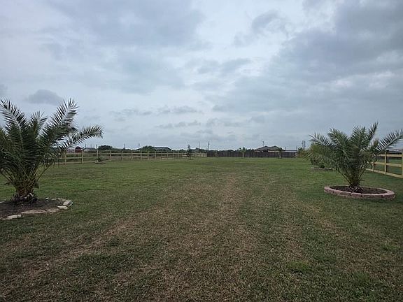 3rd image of 32669 Cactus Rd