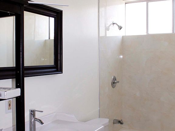 4th image of 210 S Mentor Ave #8