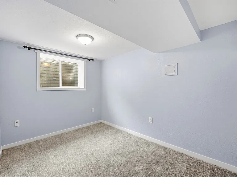 1275 W 4th Ave — Photo 39