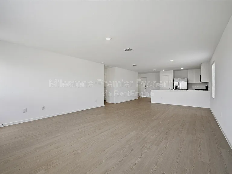 3719 Longleaf Dr — Photo 10