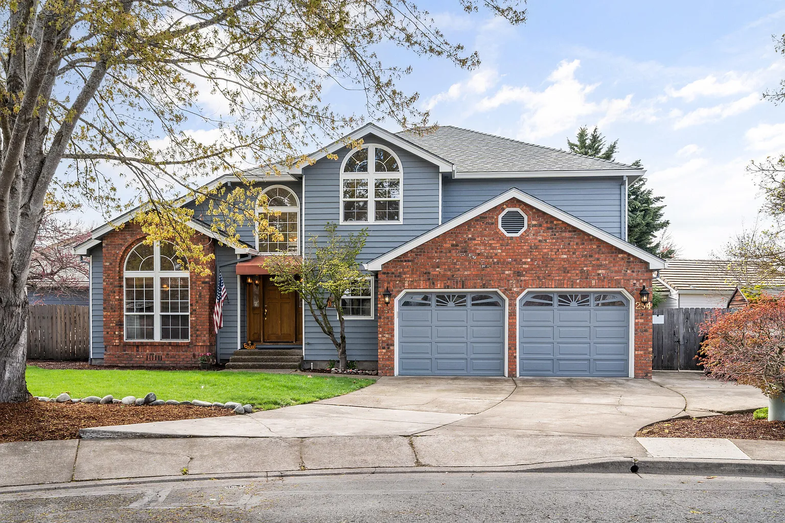 294 Tiffany Ave photo 1