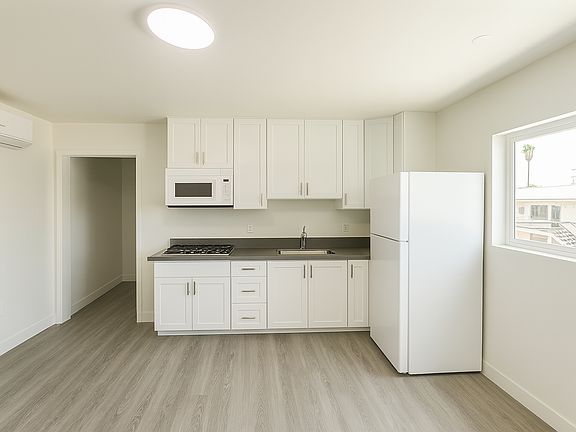 5th image of 11201 S Main St #932