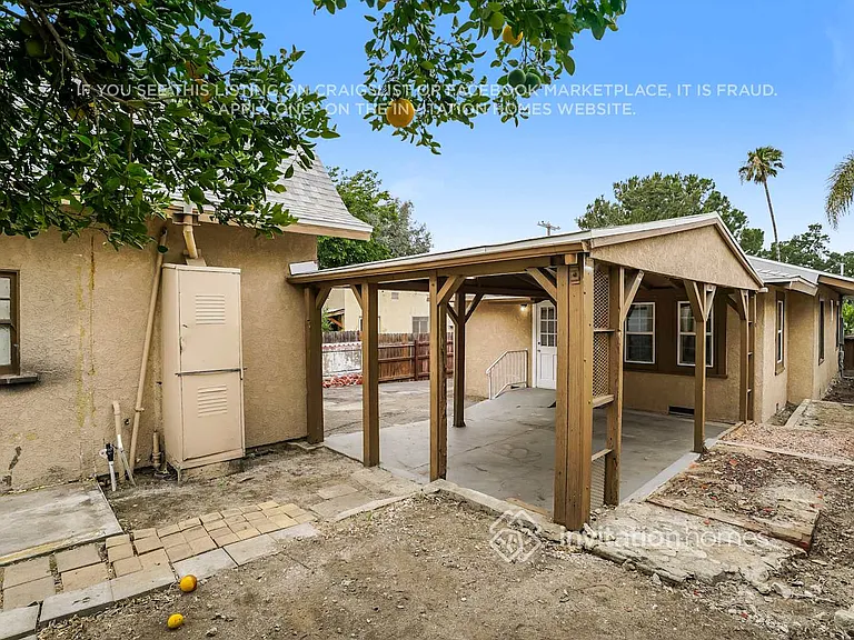 10018 Silverton Ave — Photo 16