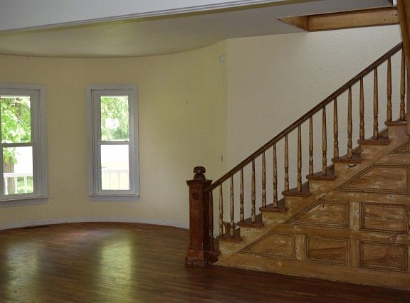 5th image of 510 E Locust St