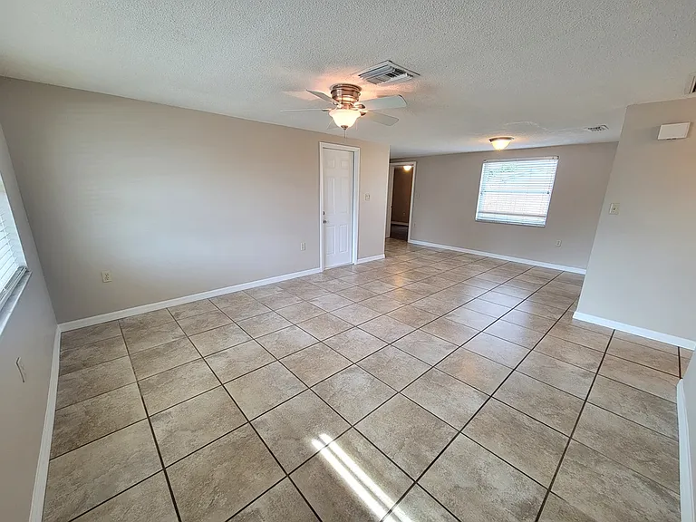 7335 Castanea Dr — Photo 5