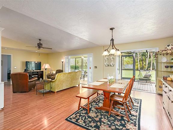 3rd image of 1355 Brookside Dr