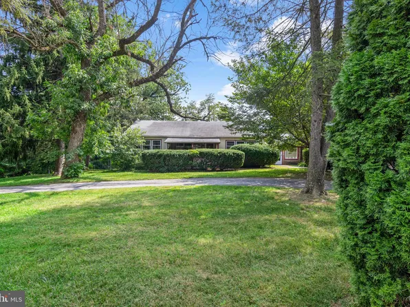 239 W Knowlton Rd, Media, PA 19063