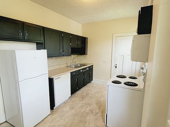 3rd image of 145 N Princeton Cir #32