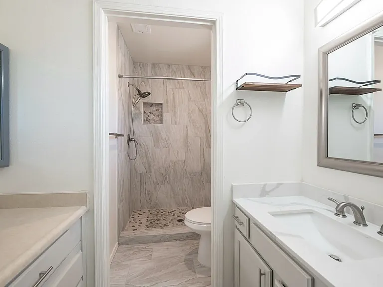 409 Longwood Dr NE — Photo 33