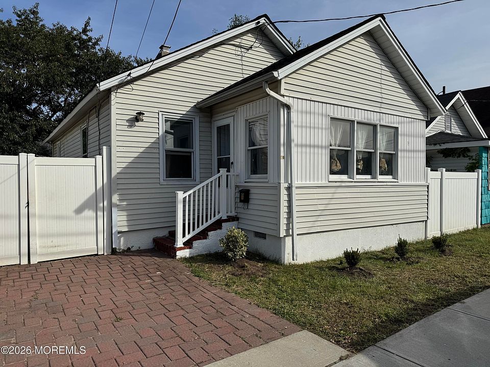 1st image of 16 Randall Pl