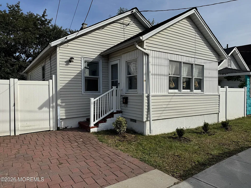 16 Randall Pl