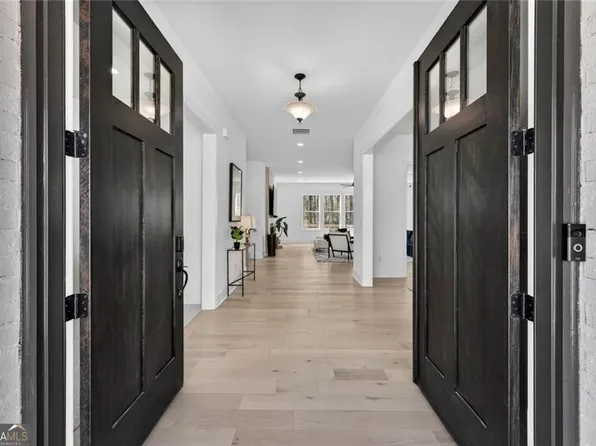 512 Cedar Crest Cir, Woodstock, GA 30188
