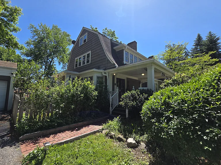 12724 Cedar Rd — Photo 3
