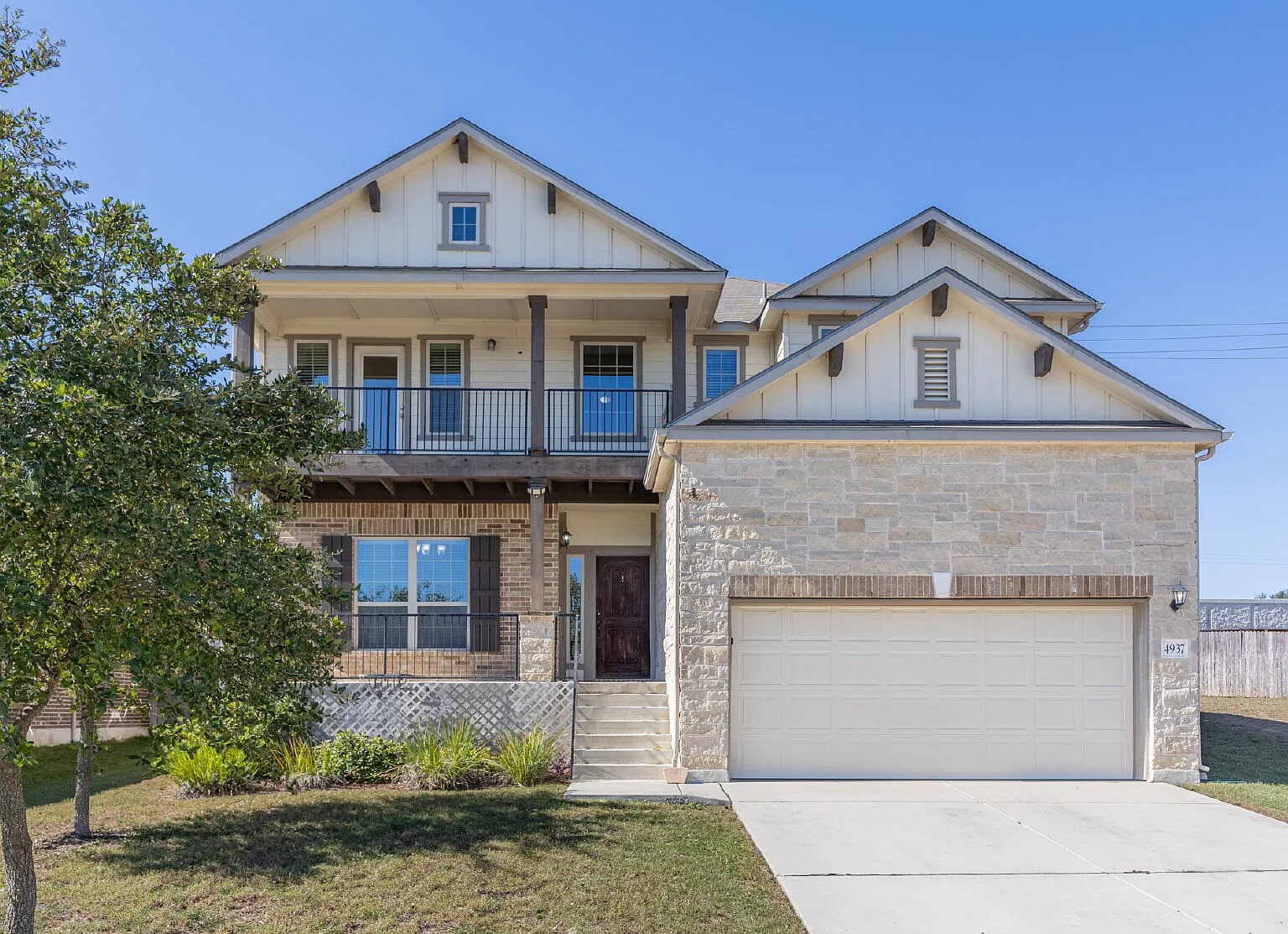 4 bed, 3.5 bath, 2614 sqft, $2,350 — Photo 1