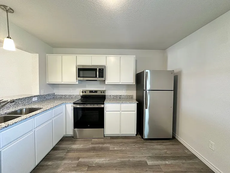 226B Dolphin Dr — Photo 9