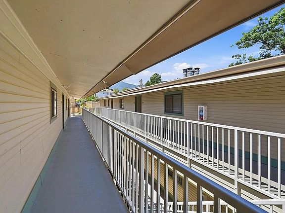 5th image of 948 North St #17