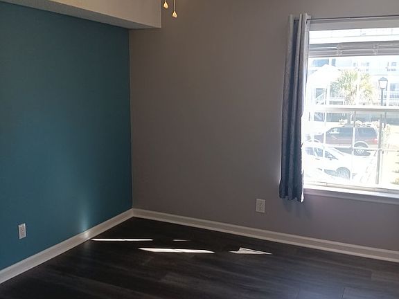 4th image of 1921 Bent Grass Dr APT E