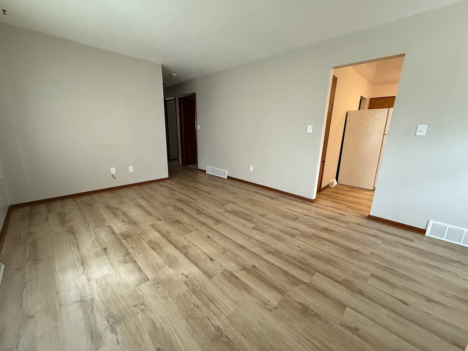 3 bed, 1.5 bath, 940 sqft, $1,350 — Photo 3