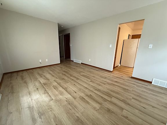 3rd image of 1017 3rd Ave