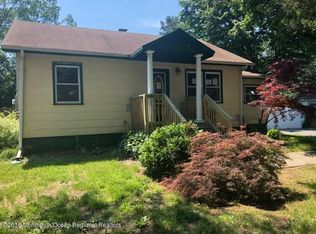 17 Pearl Dr, Howell, NJ 07731