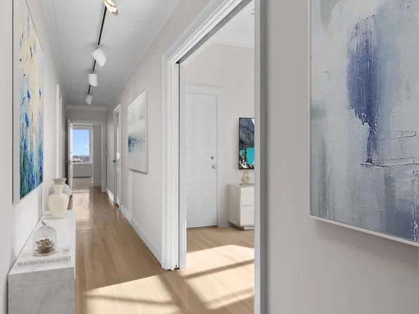 435 East 52nd Street image 10 of 17