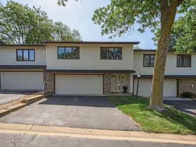 5709 Hyland Courts Dr, Bloomington, MN, 55437