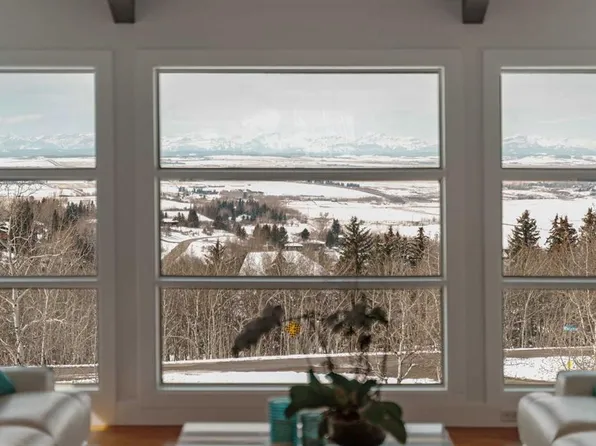 74 NW Artists View Dr, Rocky View County, AB T3Z 3N4