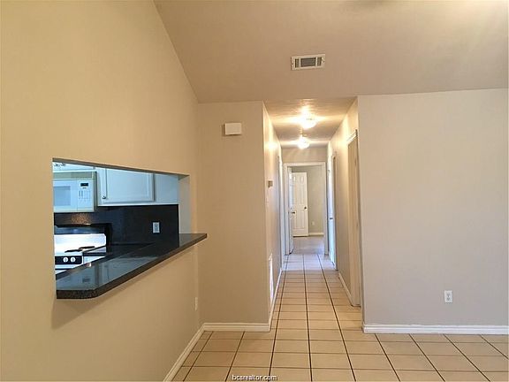 4th image of 1013 Sun Meadow Ct