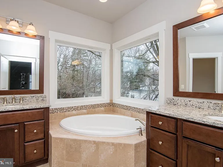 6928 Regent Ln — Photo 54