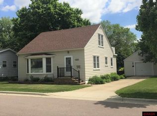 1121 N Washington Ave, Saint Peter, MN 56082