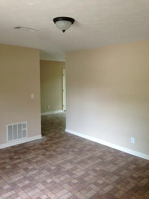3 bed, 1125 sqft, $1,395 — Photo 3