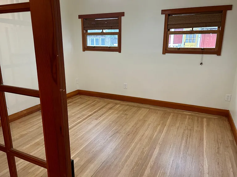 Middle bedroom