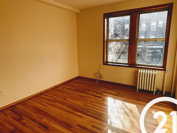 3rd image of 2901 23rd Ave #2
