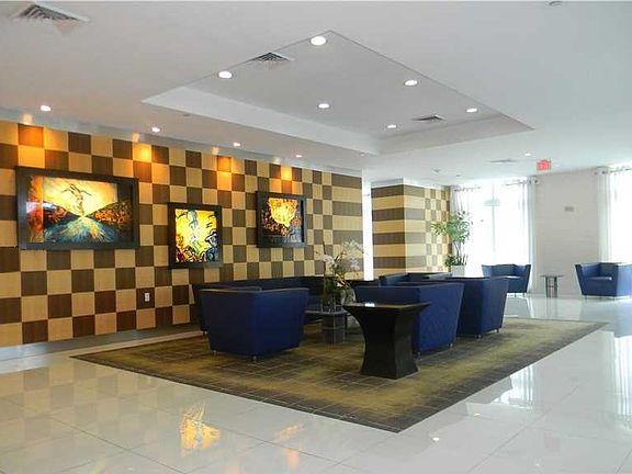 2nd image of 1800 N Bayshore Dr APT 2911