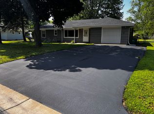 1612 88th St E, Bloomington, MN 55425