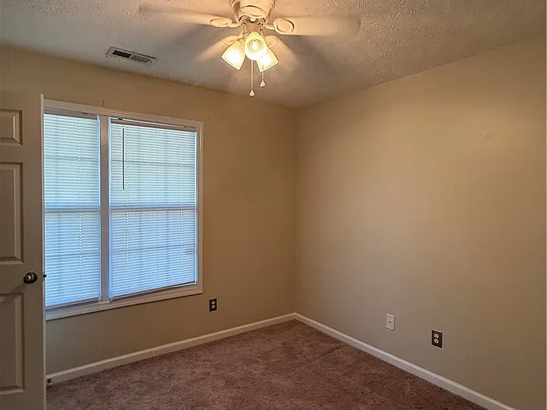 696 Fairfield Cir — Photo 9