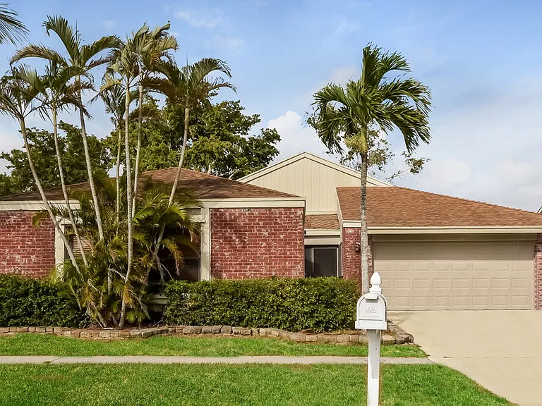 21428 Summertrace Cir — Photo 1