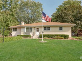 1901 Elizabeth Ln, Aurora, IL 60505