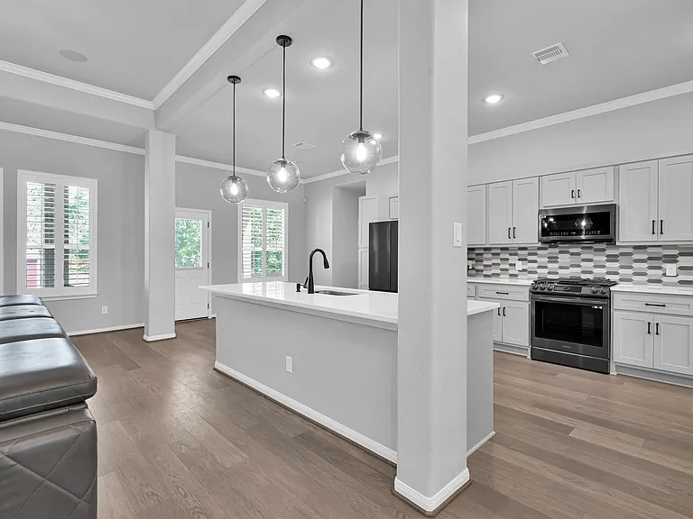 18207 Samie Nell Ct — Photo 1