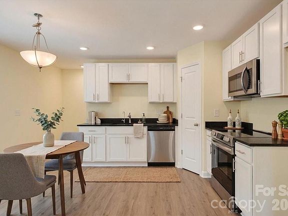 4th image of 554 Claymon Rd