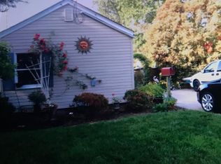 21 W Park Ave, Belford, NJ 07718