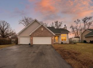 591 Rivercove Ct, Machesney Park, IL 61115
