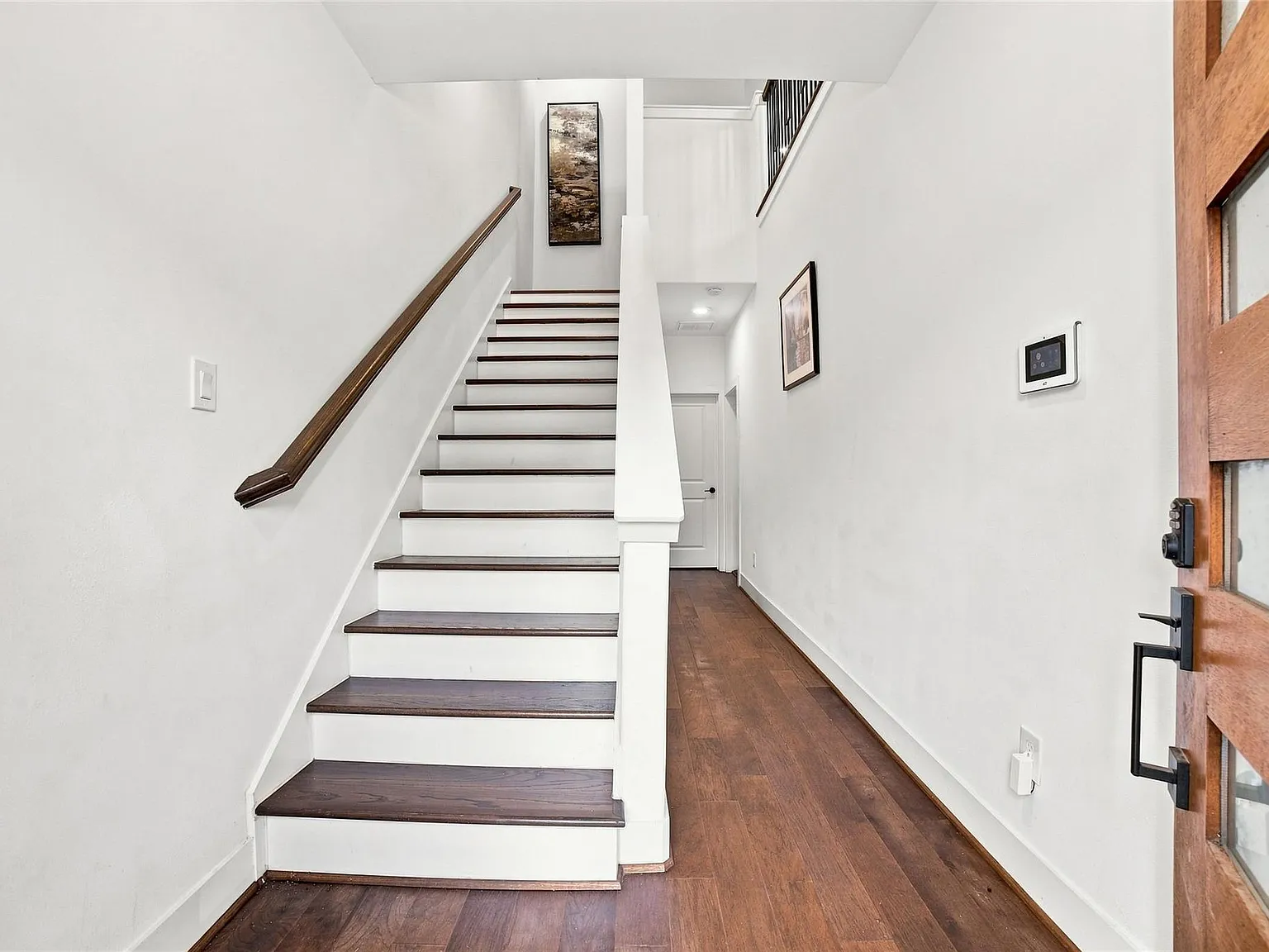 3 bed, 3.5 bath, 2274 sqft, $3,200 — Photo 4