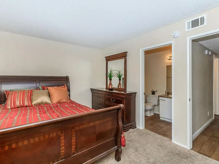 Sunset View Apartments — Photo 42