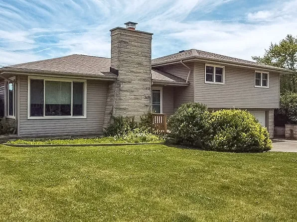3232 S Crestview Dr, New Castle, IN 47362