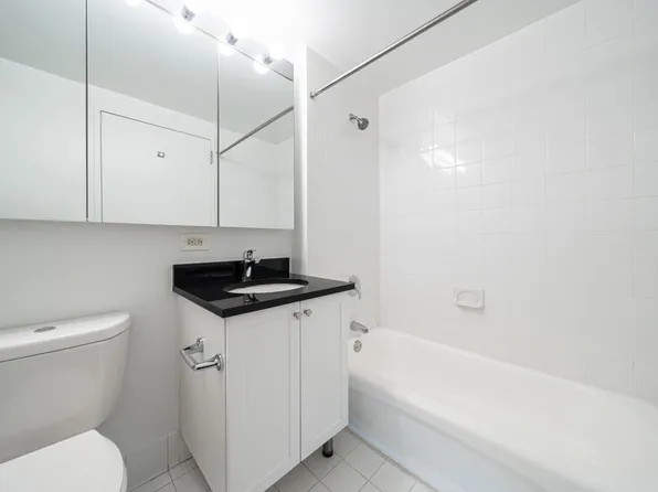 160 Riverside Boulevard image 13 of 17